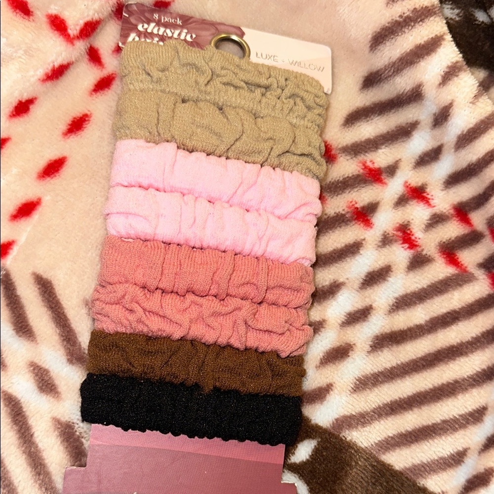 Luxe + Willow- 8 Elastic Hair ties